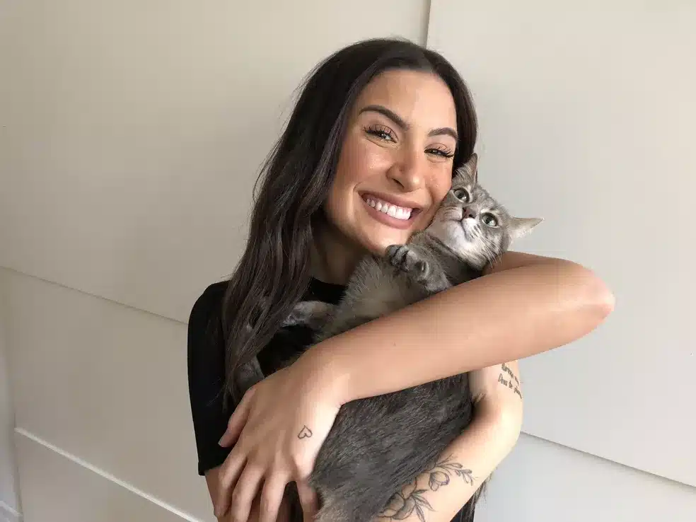 Bianca Andrade faz campanha para adoção de gatos