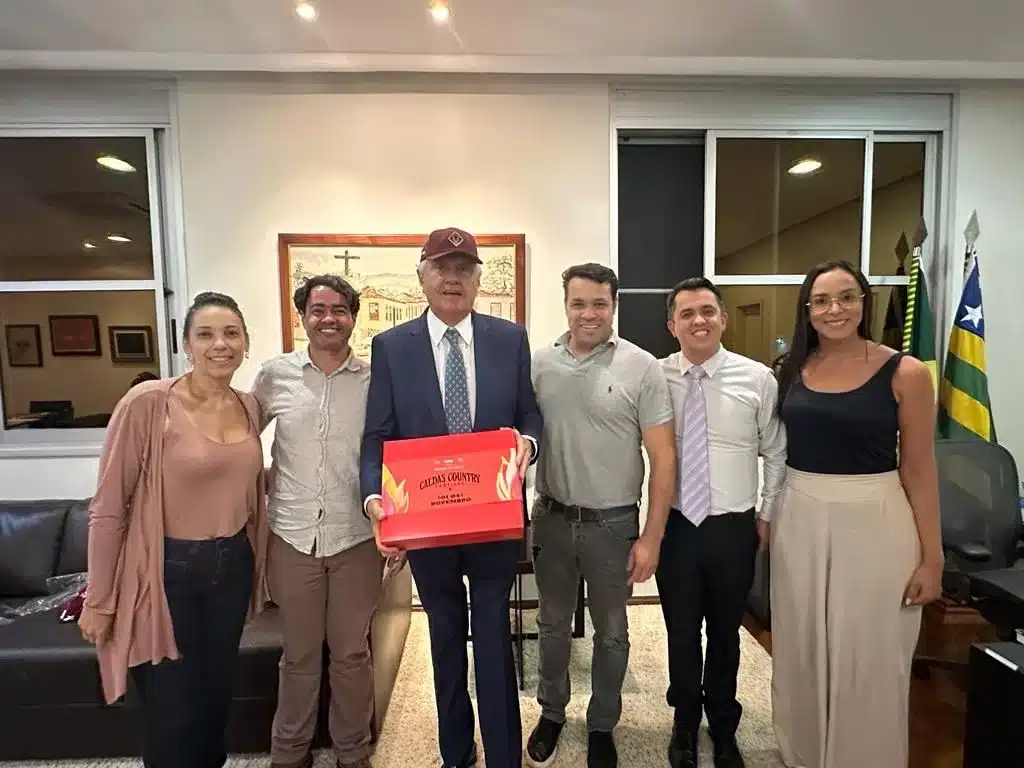 Comitiva do Caldas Country Festival se reúne com governador Ronaldo Caiado