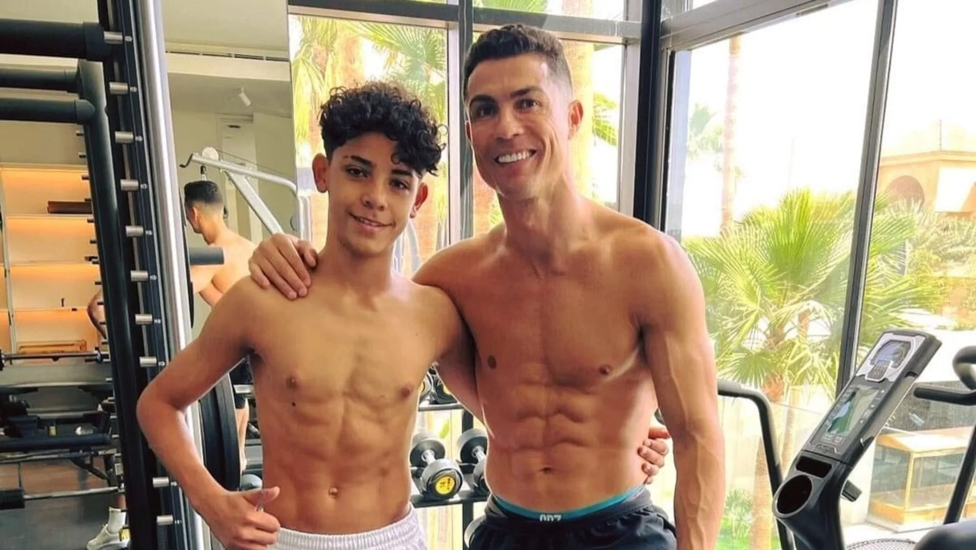 Cristiano Ronaldo com o filho (Foto: Instagram)