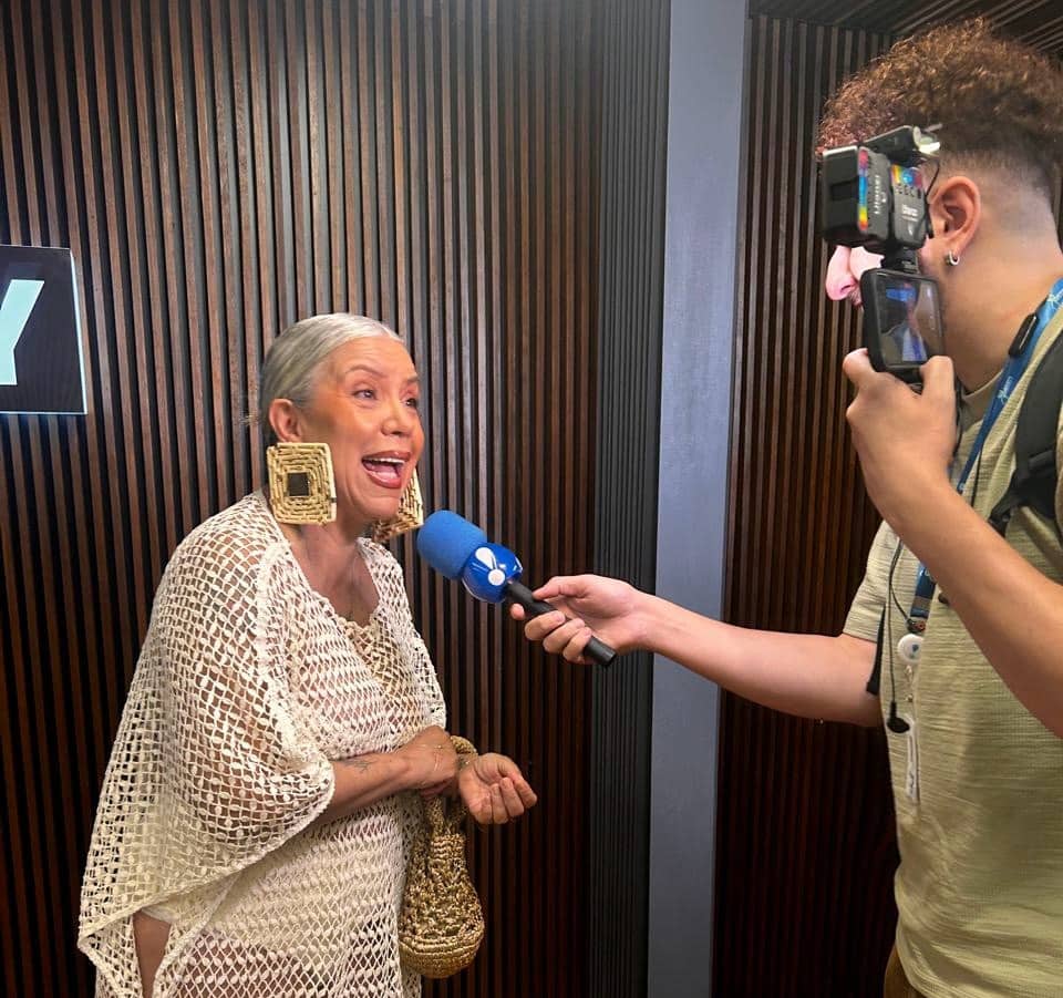 Astrid Fontenele em entrevista para Felipe Reis (Foto: Lia Schwartz)