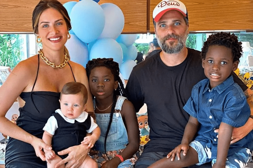 Giovanna Ewbank, Bruno Gagliasso e os filhos Zyan, Bless e Titi (Foto: Instagram/ gioewbank)