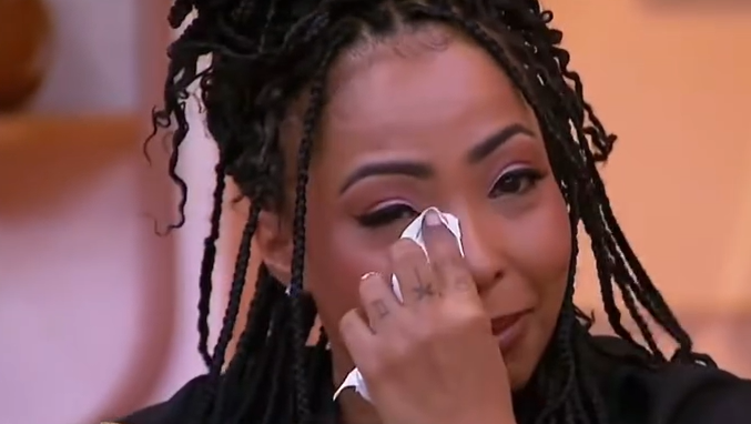 Juliana do ‘The Noite’ cai no choro ao lembrar racismo que sofreu na TV: ‘Expulsou’