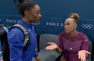 Simone Biles e Rebeca Andrade - (Foto: Reprodução/Globo)