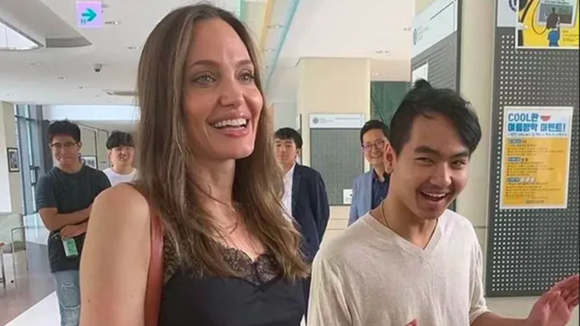 Angelina Jolie e filho (Foto: YouTube)