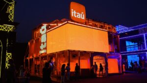 Stand da marca no The Town (Foto: Itau)