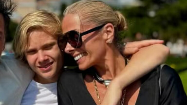 Adriane Galisteu e filho (Foto: Instagram)