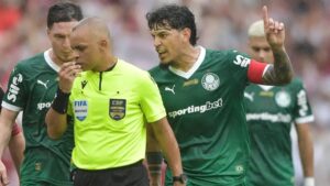CBF desmente a versão de Gustavo sobre juiz (Foto: Thiago Ribeiro/AGIF)