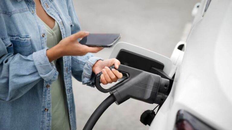 Carro elétrico (Foto: Freepik)