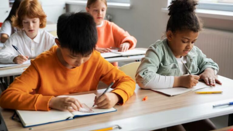 Estudantes (Foto: Freepik)