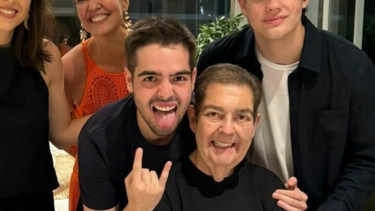 Faustão e família (Foto: Instagram)