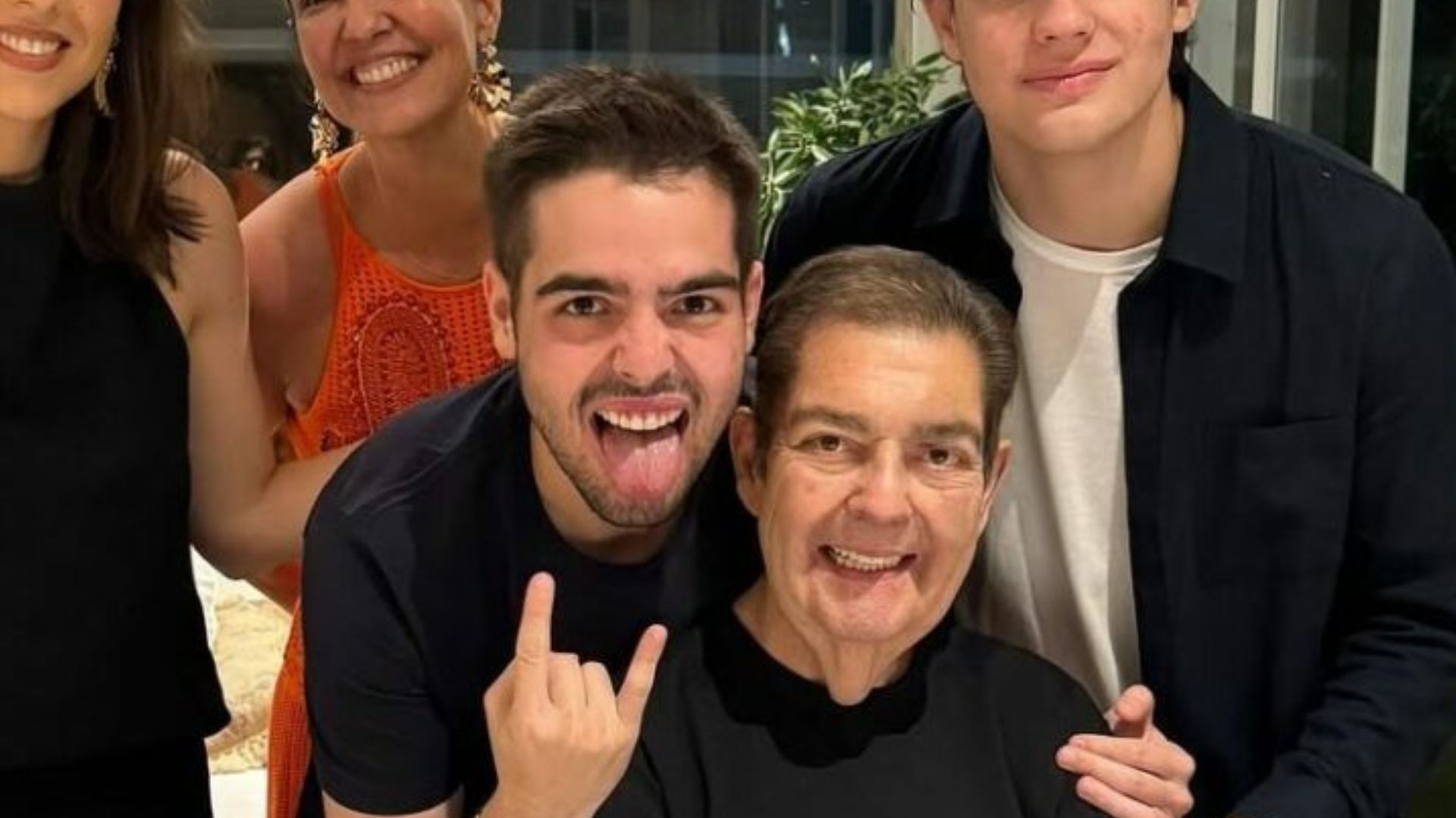Faustão e família (Foto: Instagram)