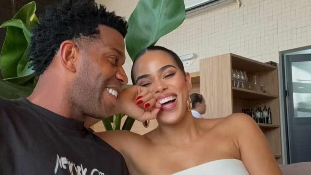 Ex-zagueiro e influenciadora (Foto: Instagram)