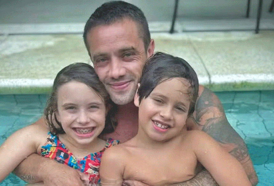 Rafael Cardoso com os filhos (Foto: Instagram)