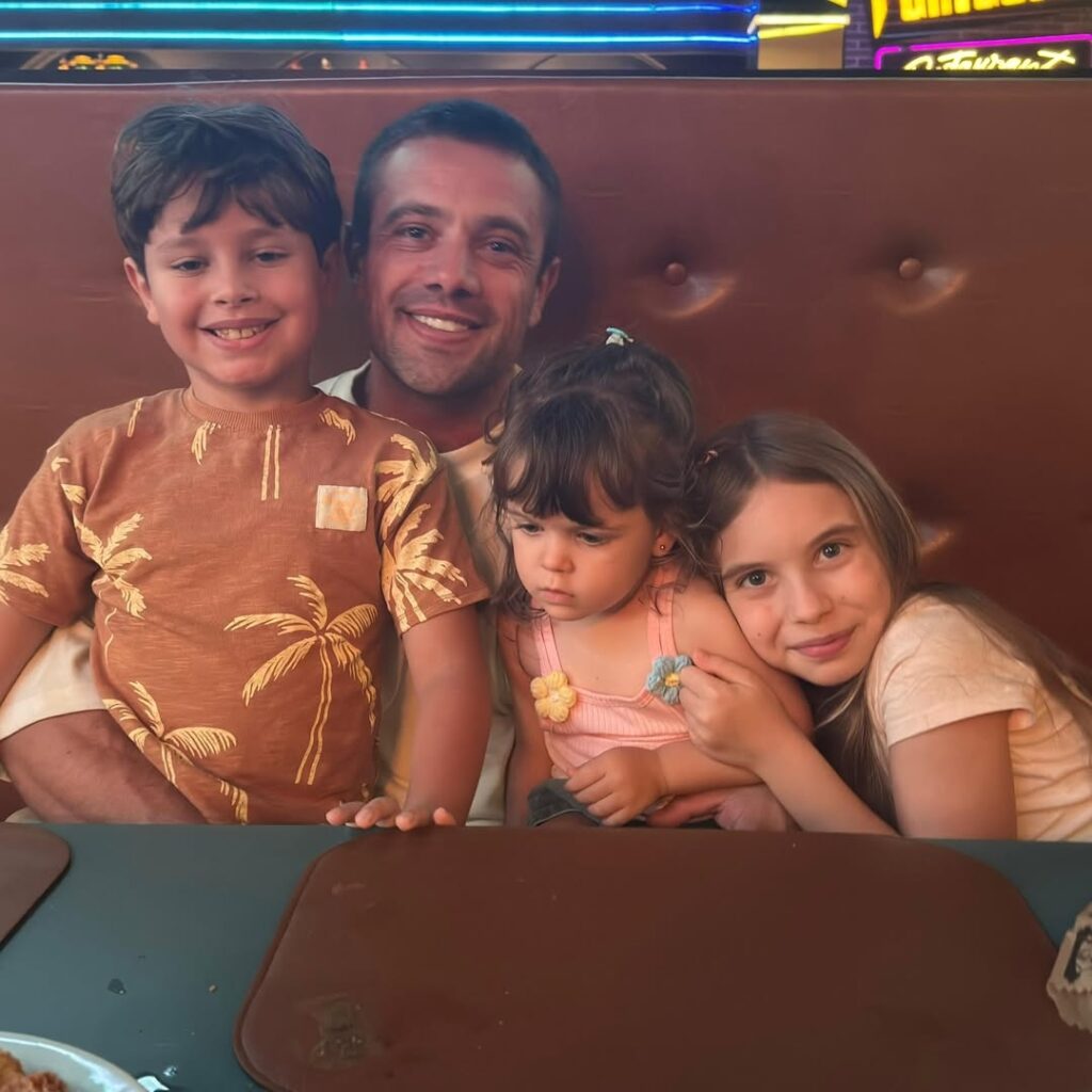 Rafael Cardoso e filhos (Foto: Instagram)