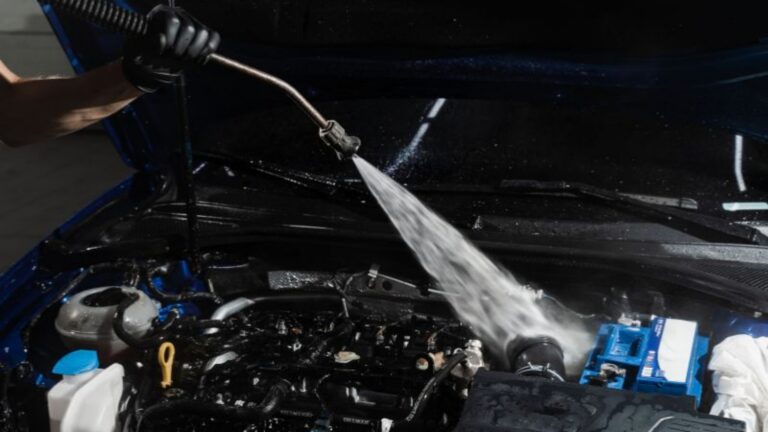 Lavar motor (Foto: Freepik)