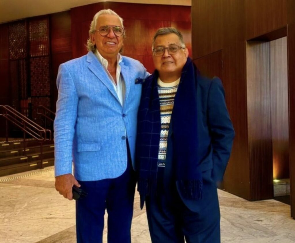 Mario Guardado ao lado de Carlos Cardama, idealizador do BiS SiGMA South America, parceiros na articulação do projeto de lei que visa a legalização de cassinos físicos no Brasil (Foto: Divulgação)