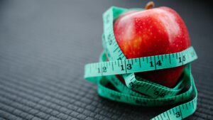 Maça com fita métrica (Foto: Pexels)