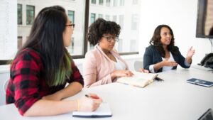 Mulheres no mercado de trabalho (Foto: Pexels)